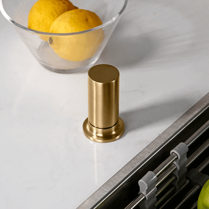 Calé 2-Hole Kitchen Faucet With Pull Out Spout